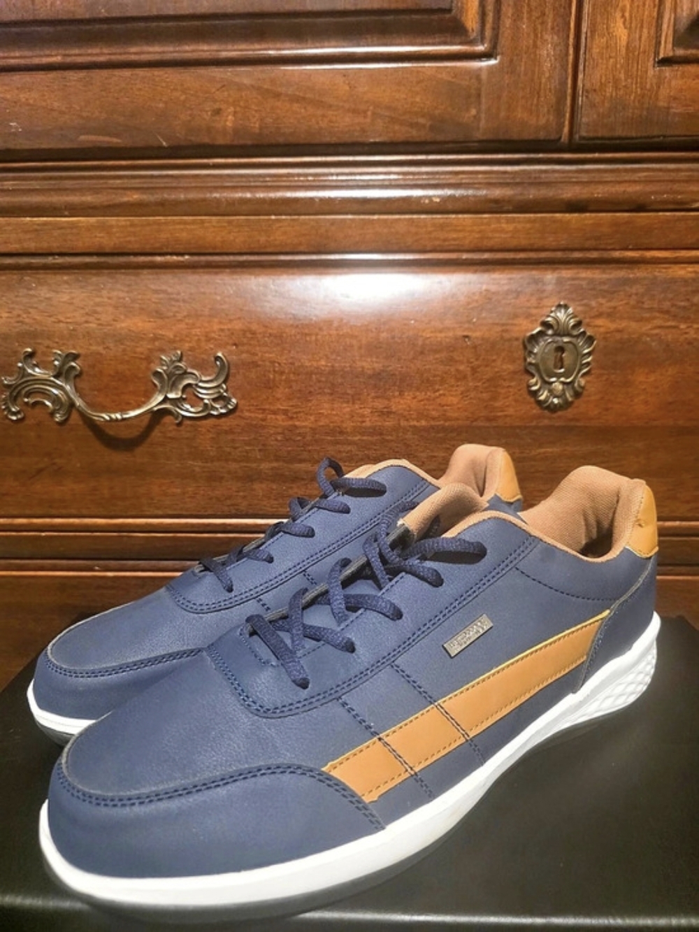 Waterproof Casual Sneakers in Blue & Brown Like New